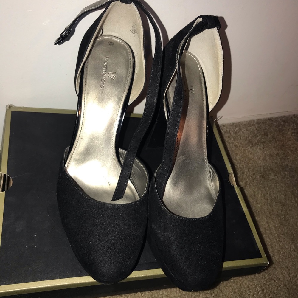 Black high heels . 4/5 in high heels